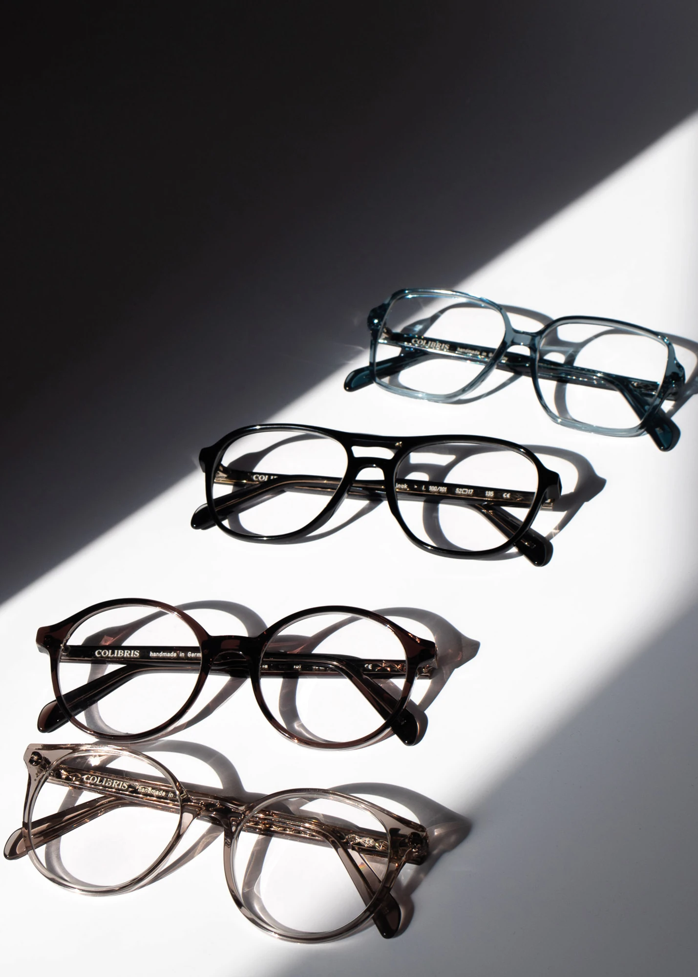 Four Colibris optical frames arranged in diagonal light