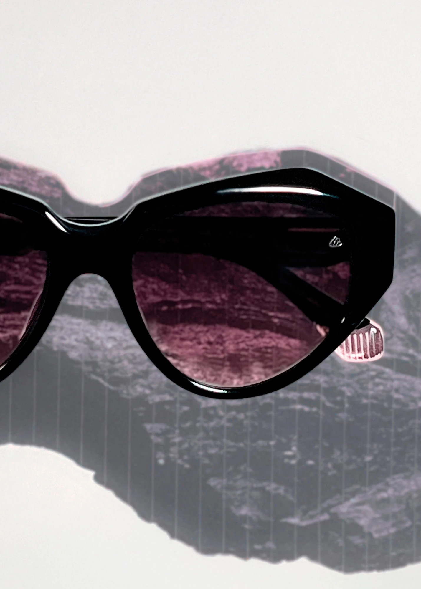 Einstoffen Ætherra sunglasses with a sculpted purple frame