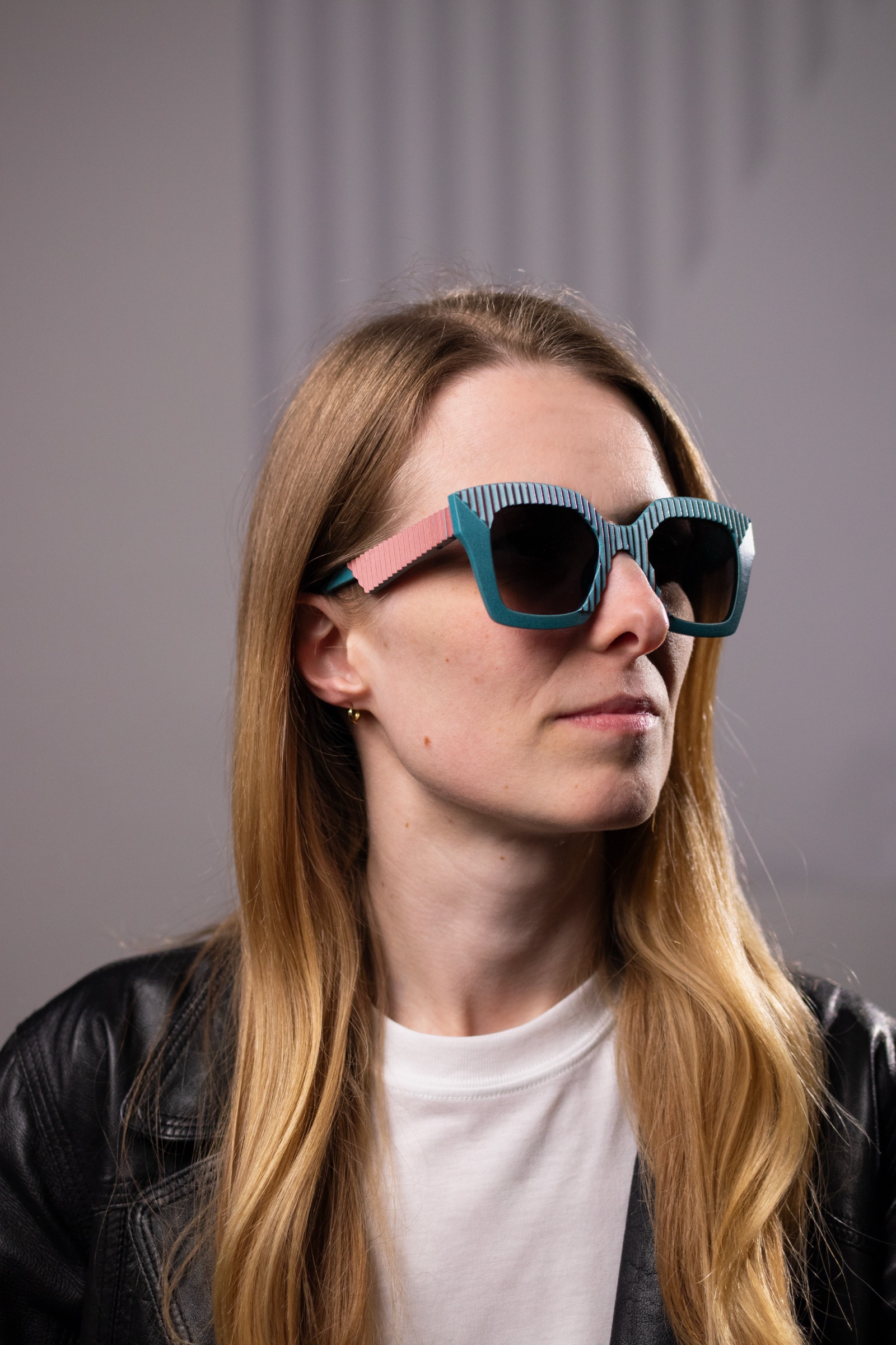 Model wearing AVA Orange Bay sunglasses